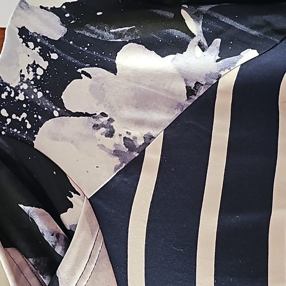 Never Been Worn. Like new LuLaRoe Amber Top - Picture 2 of 7